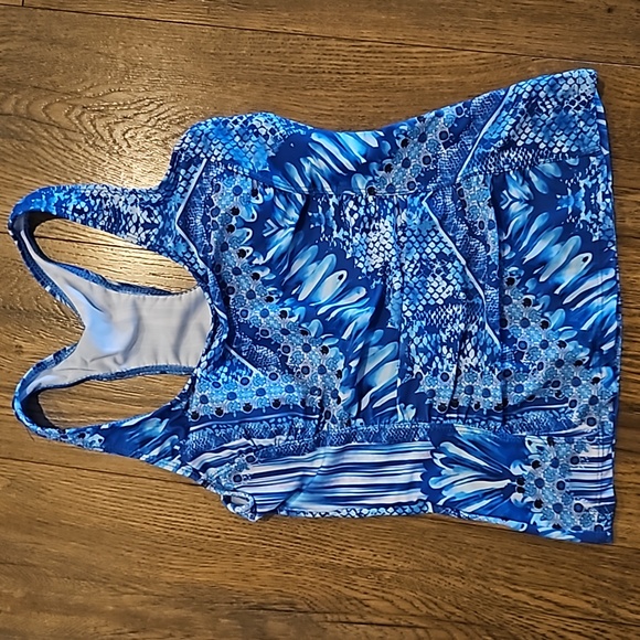 XS new walk on the beach tankini swim razor back top ans skirt. Mult blue design - Picture 4 of 7